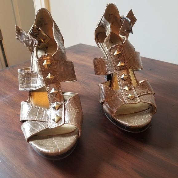 Final price drop! Shoes - Picture 2 of 3